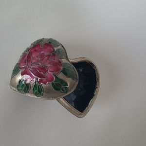 🌸 Vintage Heart Shaped Trinket Box with Botanical Accents